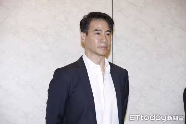 翁家明曝傅子純「早說想休息了」 顏曉筠靈堂潰堤痛哭:想把你拍醒但做不到!