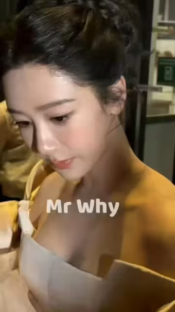 楊紫亮相巴黎時裝周驚艷眾人,肌膚好到以為是開磨皮的程度