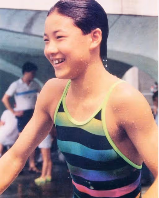 跳水女皇伏明霞近況:70歲丈夫當上董事長,3個孩子是她的驕傲