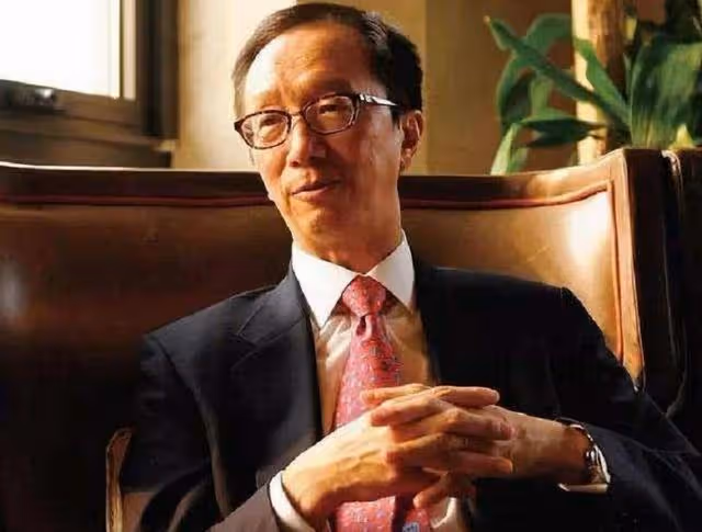 跳水女皇伏明霞近況:70歲丈夫當上董事長,3個孩子是她的驕傲