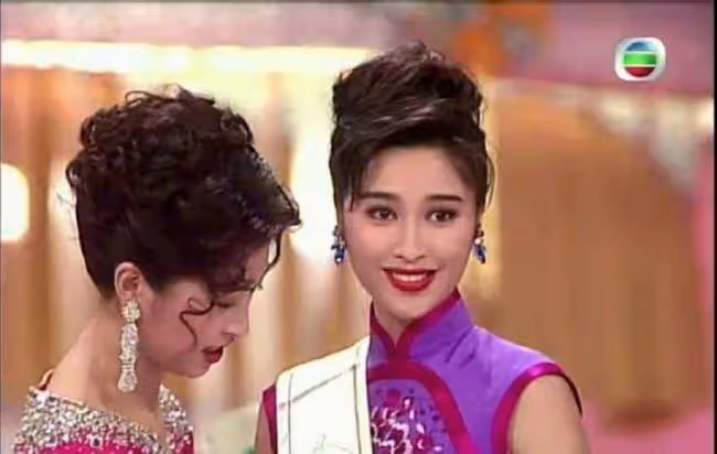 李克勤兩個兒子近照,港姐妻子風韻猶存,與丈夫站一起像父女