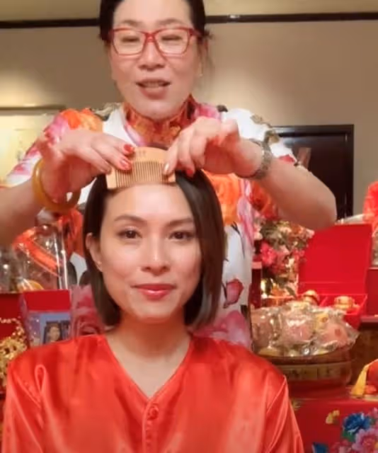 恭喜!40歲TVB女星補辦中式結婚儀式,與醫生老公互喂湯圓太甜蜜