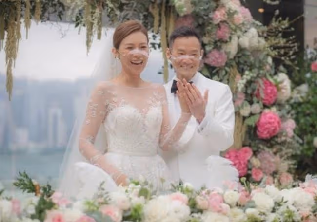 恭喜！40歲TVB女星補辦中式結婚儀式，與醫生老公互喂湯圓太甜蜜