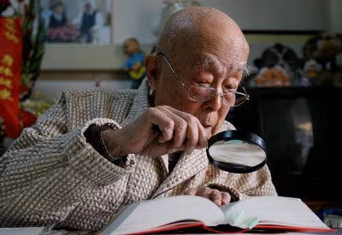 過謙則偽,周潤發的過度謙虛,讓整個娛樂圈的男星陷入尷尬境地
