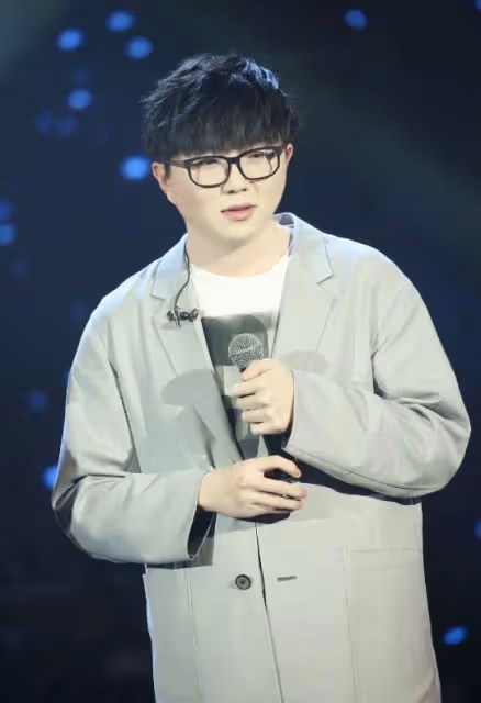 明明可以靠才華，卻「沉迷」整容無法自拔！賺錢就是為了整容？