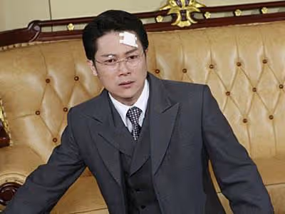 最帥反派,現47歲只能靠藥物維持生活,四個孩子都不是親生的