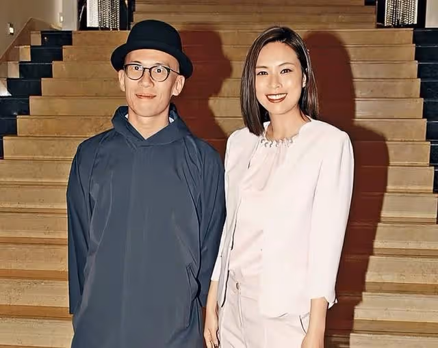 恭喜!香港著名女星結婚一周年補辦中式婚禮,全程直播激動到飆淚