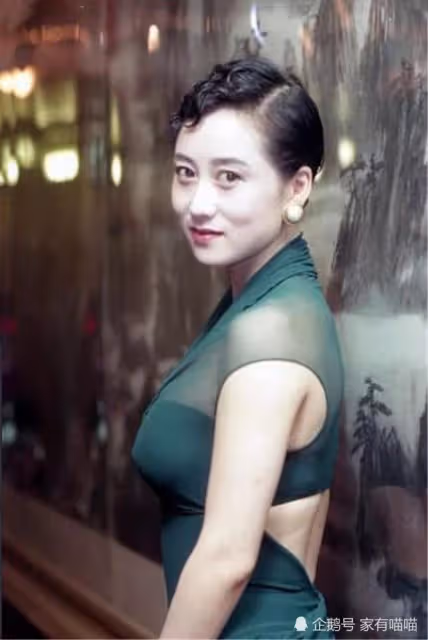 揭秘賭王和利智的關係:利智深愛賭王,賭王卻把她推給了李連杰