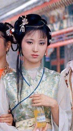 無法重拍的瞬間:25歲的李小龍,喝汽水的林黛玉,偷望張國榮的日本女星