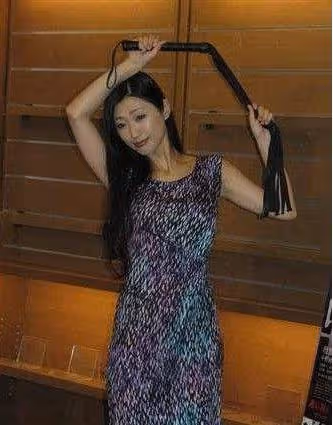 當眾脫內褲的壇蜜,比蒼井空還要「奔放」,讓人「欲罷不能」