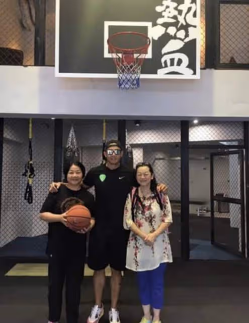 陳建州自曝70歲母親得乳腺癌,多次化療頭髮掉光,滿臉憔悴仍樂觀