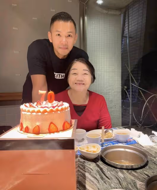 陳建州自曝70歲母親得乳腺癌,多次化療頭髮掉光,滿臉憔悴仍樂觀
