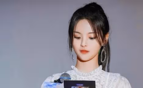 出道就遭全網黑,王思聰專門發文嘲諷,楊超越為什麼還能火起來?