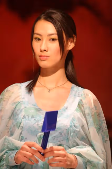 梁洛施奶奶曝光:曾拒絕母女進門,今為孫女千億家產決定萬里認親