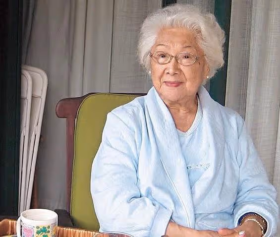 梁洛施奶奶曝光:曾拒絕母女進門,今為孫女千億家產決定萬里認親
