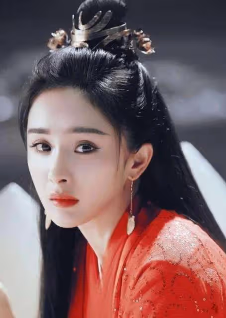 同樣是結婚生娃,產後的楊冪、趙麗穎資源不斷,為什麼她卻已經無戲可拍?