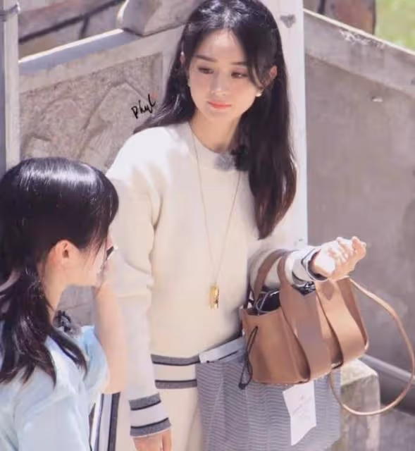 同樣是結婚生娃,產後的楊冪、趙麗穎資源不斷,為什麼她卻已經無戲可拍?