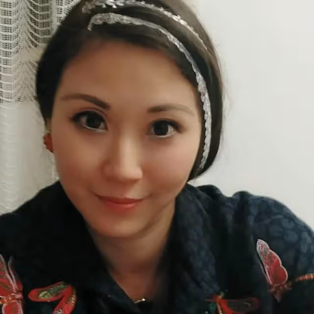 她是最慘港姐,14歲親媽上吊,結婚2年成寡婦,今45歲精神失常