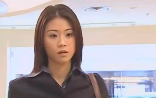 她是最慘港姐,14歲親媽上吊,結婚2年成寡婦,今45歲精神失常