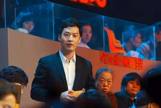 曾經的北大才子,如今是觀眾心中的「暖男」主持人……