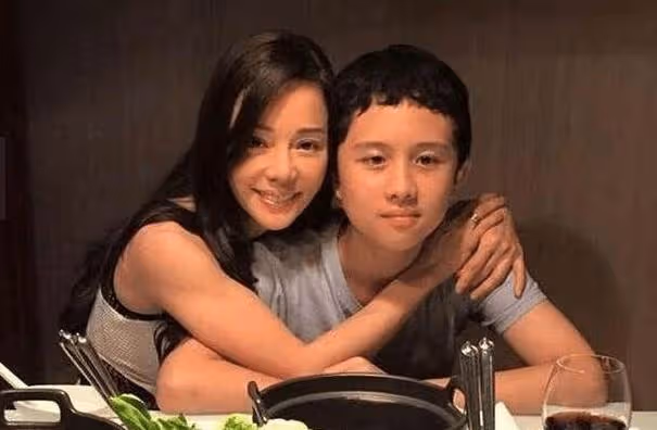 槍殺男友,被判14年的"現代妲己"簡碧燕,在獄中將自己"獻給"獄警