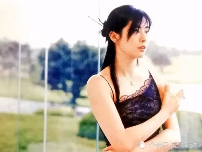 王祖賢:出道17年,34突然宣布退出影壇,如今55依然孤獨一人