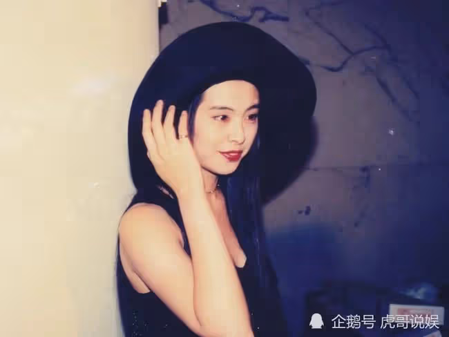 王祖賢:出道17年,34突然宣布退出影壇,如今55依然孤獨一人