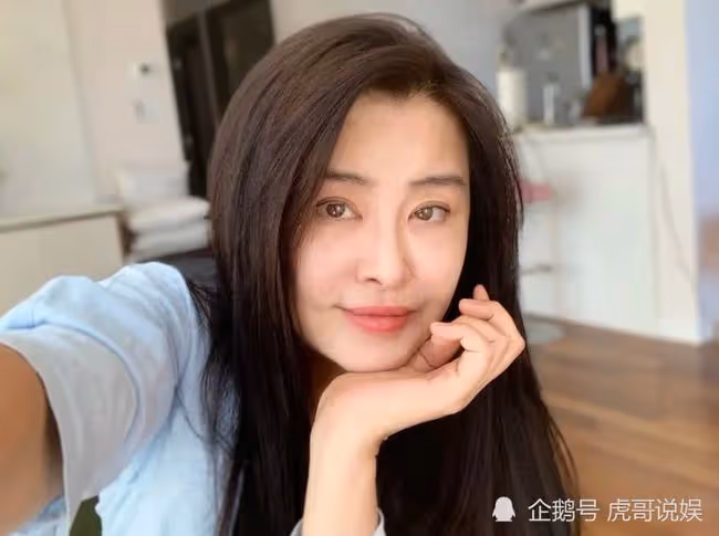 王祖賢:出道17年,34突然宣布退出影壇,如今55依然孤獨一人