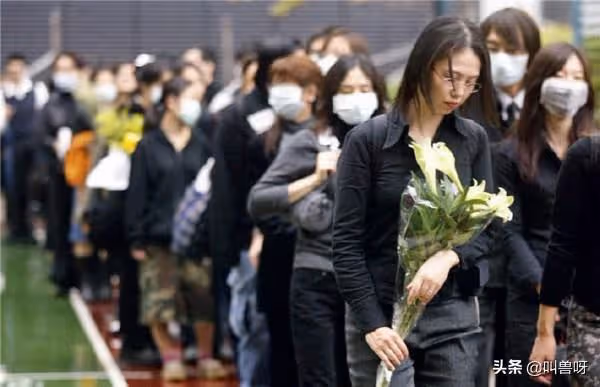 無法重拍的舊照,張國榮抱著重病的梅艷芳,躺地上的「老佛爺」