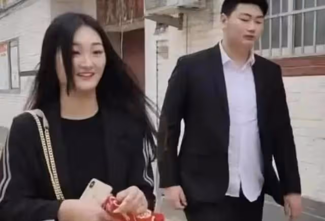陳亞男首次公開道歉，和大衣哥一家服軟，網友說像極了劇本套路