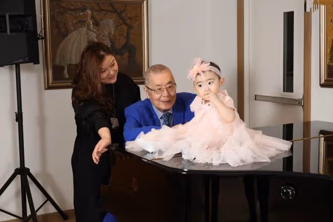 83歲劉詩昆一家同框,否認給1歲愛女留4億基金,坦言還會再生2個