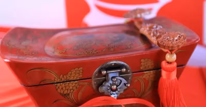 陪嫁90萬的紅木家具，離婚時老公說：家具我留下，給你10萬補償