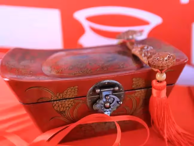 陪嫁90萬的紅木家具,離婚時老公說:家具我留下,給你10萬補償