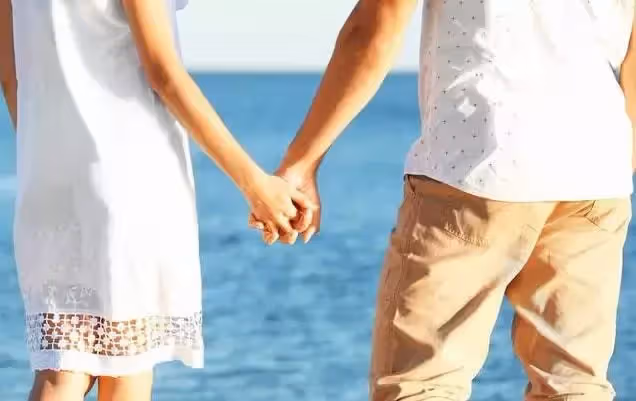 妻子要賣陪嫁房給父母治病,丈夫拒絕:房子我早答應送給我弟結婚