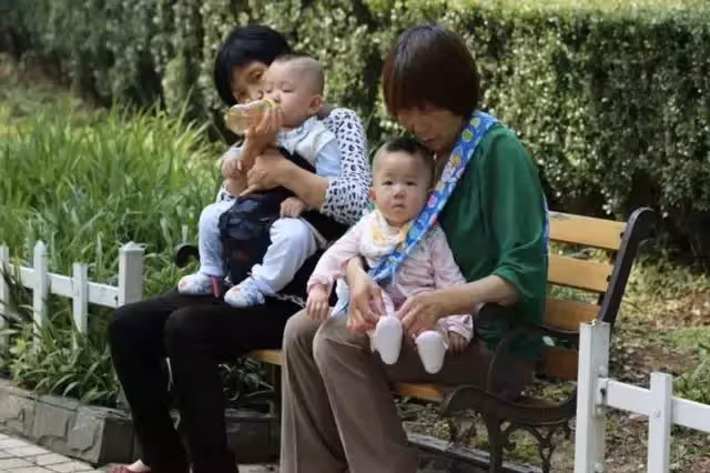 「奶奶又來假裝帶娃了」,5歲孫子的一句話,讓奶奶羞愧難當