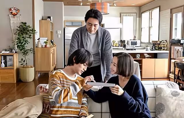 妹妹不顧公婆反對幫我養未婚生的女兒,12年後,我送套房子給她