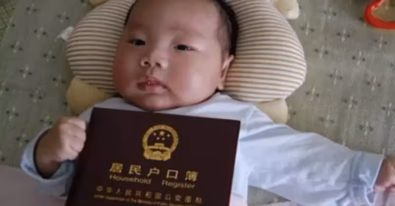 給孩子取名「王奈」，辦出生證時護士打錯，媽媽不怒反笑：不改了