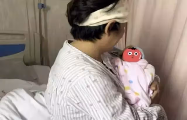 「我養弟弟,誰來養我兒子?」大女兒的質問,換來父母無情嘲諷