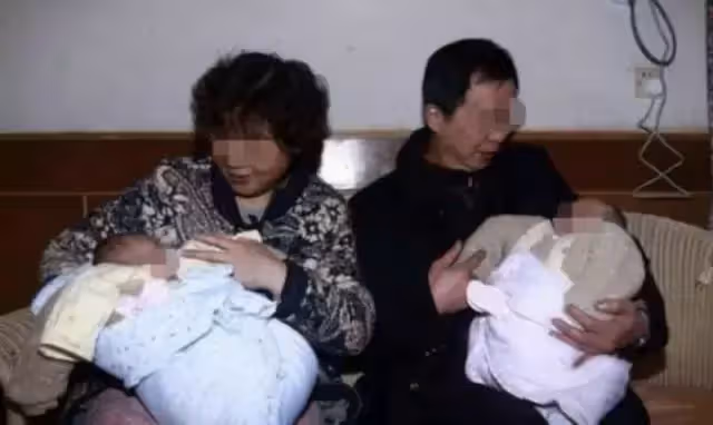「我養弟弟,誰來養我兒子?」大女兒的質問,換來父母無情嘲諷