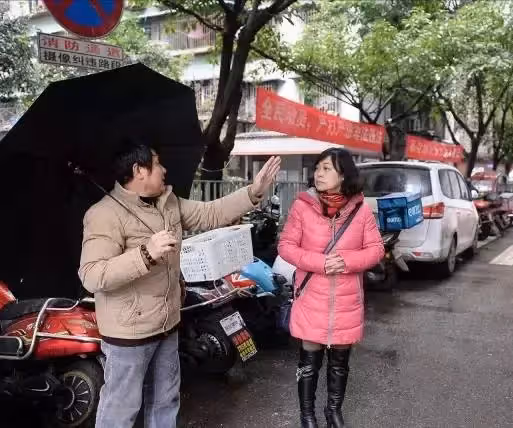 1992年保姆私自帶走僱主兒子,26年後「養廢」歸還,親母回懟想甩包袱