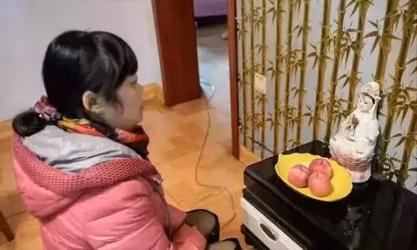 1992年保姆私自帶走僱主兒子,26年後「養廢」歸還,親母回懟想甩包袱