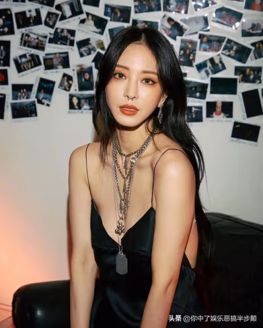 女星韓藝瑟直播大秀事業線,應粉絲要求大展胸前紋身引爭議