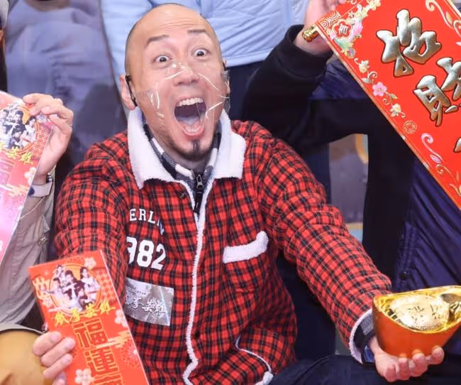 49歲男星窮到不知咋過年,網友讓他找佘詩曼!曾揚言發財就娶對方