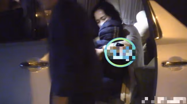 白百何大兒子長大了!元寶身高1米7首超媽,母子牽手同框像姐弟