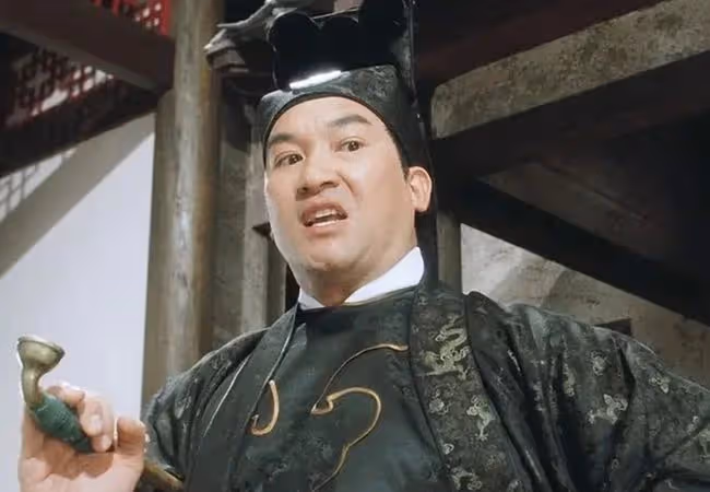 64歲元彪與梁家仁聚會，喝到滿臉通紅太盡興，住億元豪宅生活富貴