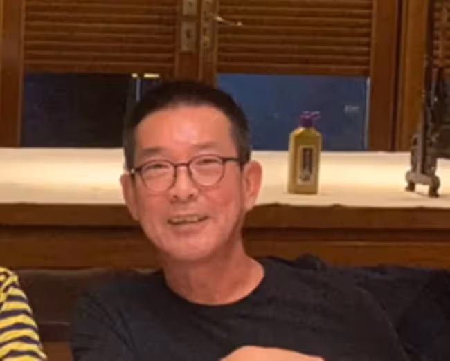 64歲元彪與梁家仁聚會，喝到滿臉通紅太盡興，住億元豪宅生活富貴
