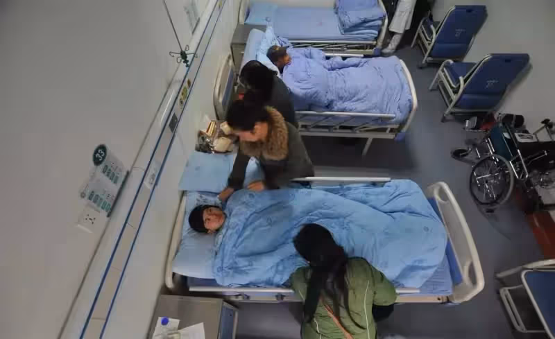 弟弟意外患重病，姐姐忍痛與待嫁男友分手，毅然辭職連夜趕回照顧，一天兼職三份工：回家已是淩晨一點