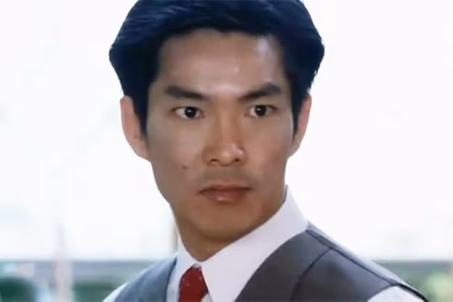 64歲元彪與梁家仁聚會，喝到滿臉通紅太盡興，住億元豪宅生活富貴