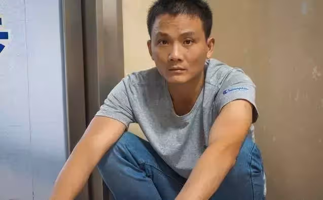 妹妹患重病,姐姐和92歲曾祖母撿廢品補貼家用,每天抱著妹妹畫像入睡:等你平安回來!