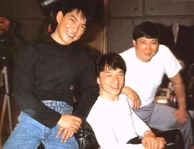 64歲元彪與梁家仁聚會，喝到滿臉通紅太盡興，住億元豪宅生活富貴
